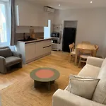 Apartment #102 Heart Of Vieil - Place Nationale-high-end Newly Renovated & Furnished