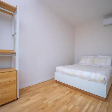 #102 Heart Of Vieil - Place Nationale-high-end Newly Renovated & Furnished Apartment