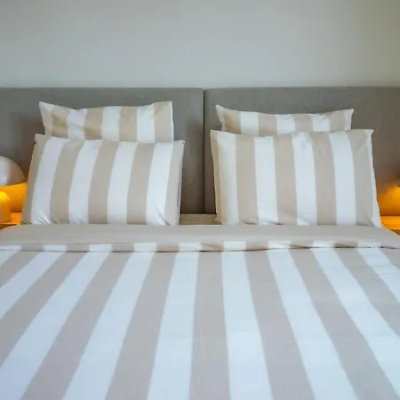 Апартаменти #102 Heart Of Vieil - Place Nationale-high-end Newly Renovated & Furnished *